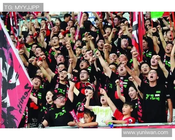 30号足球明星展现舞技魅力引发全场欢呼与热议